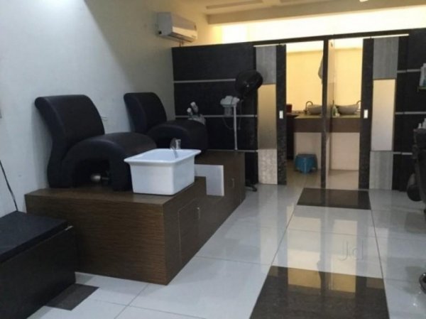 The Balack Head Unisex Sal..